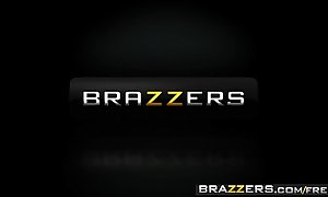Brazzers.com - large wobblers handy edict - (lauren phillips, lena paul) - trailer advance showing